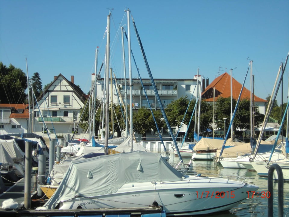 Yachthafen Schloss Helmsdorf