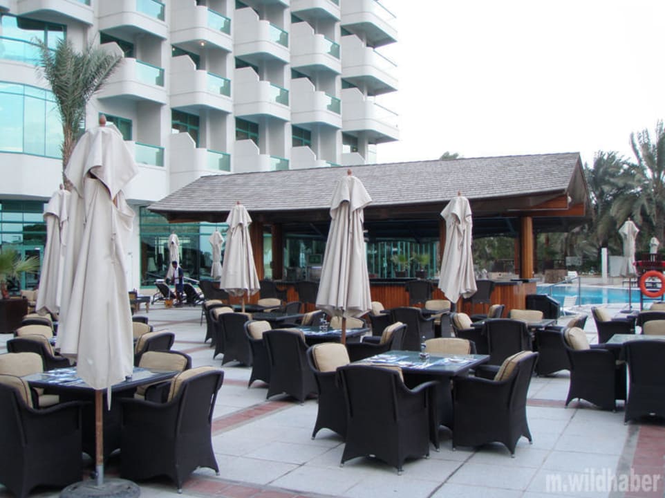 Poolanlage & Poolbar Hilton Dubai Jumeirah