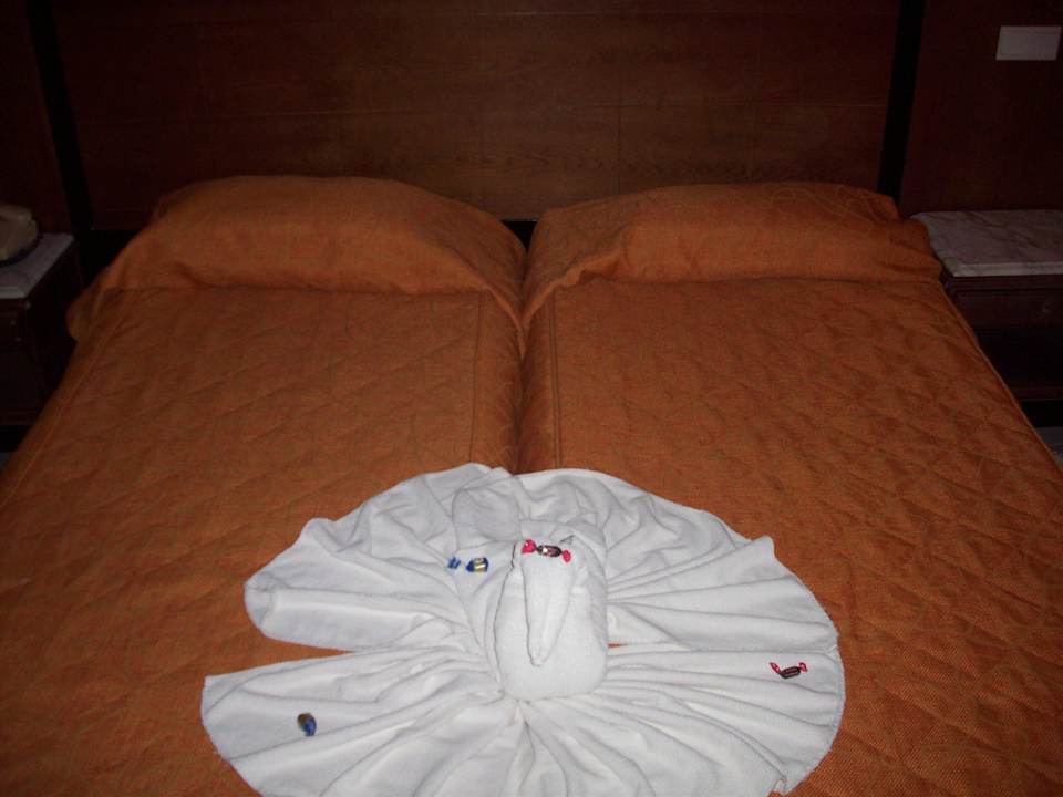 Bett bei der Ankunft  Riadh Palms Resort & Spa