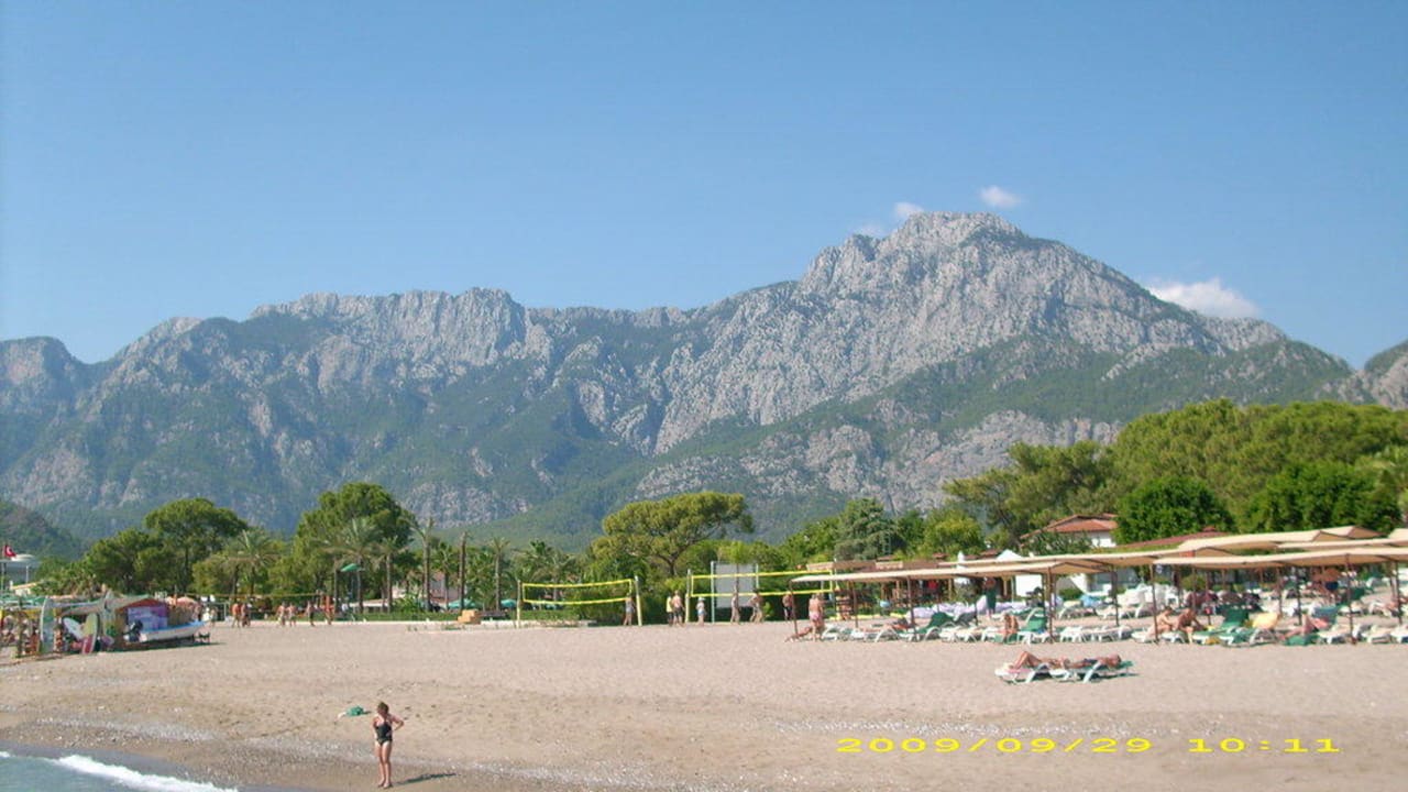 Blick vom Strand in die Berge Club Boran Mare Beach