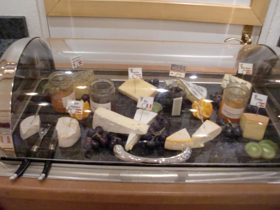 Nachspeise Käsebuffet Wellnessresort Vier Jahreszeiten