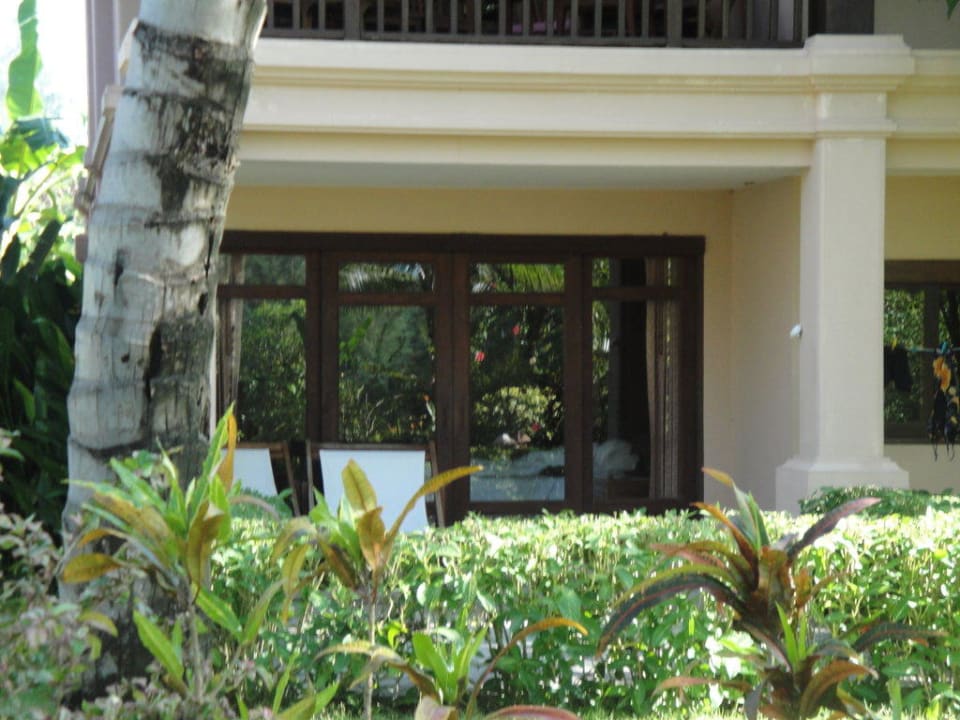 Die wunderschöne Terrasse unseres Zimmers The Andamania Beach Resort & Spa