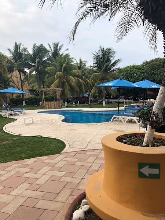 Pool Hotel Cayman Suites