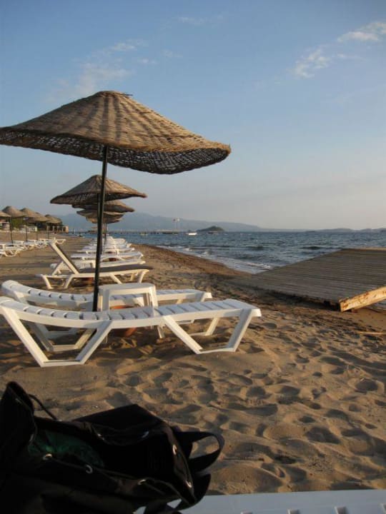 Ruhiger, sehr gepflegter Hotelstrand Tiana Beach Resort