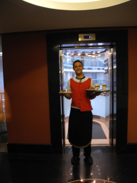 Muhitin der liebe Kellner  Hotel Delphin Imperial