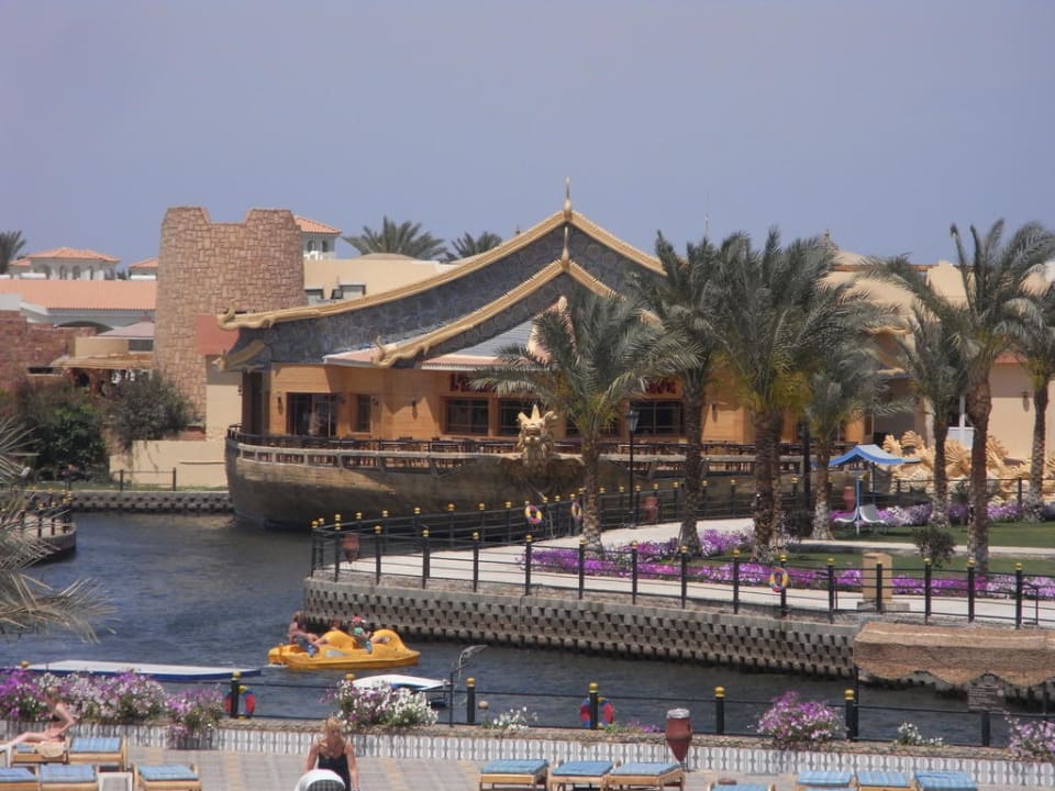 Meerwasserlagune mit Asiatique und Castello Pickalbatros Dana Beach Resort - Hurghada