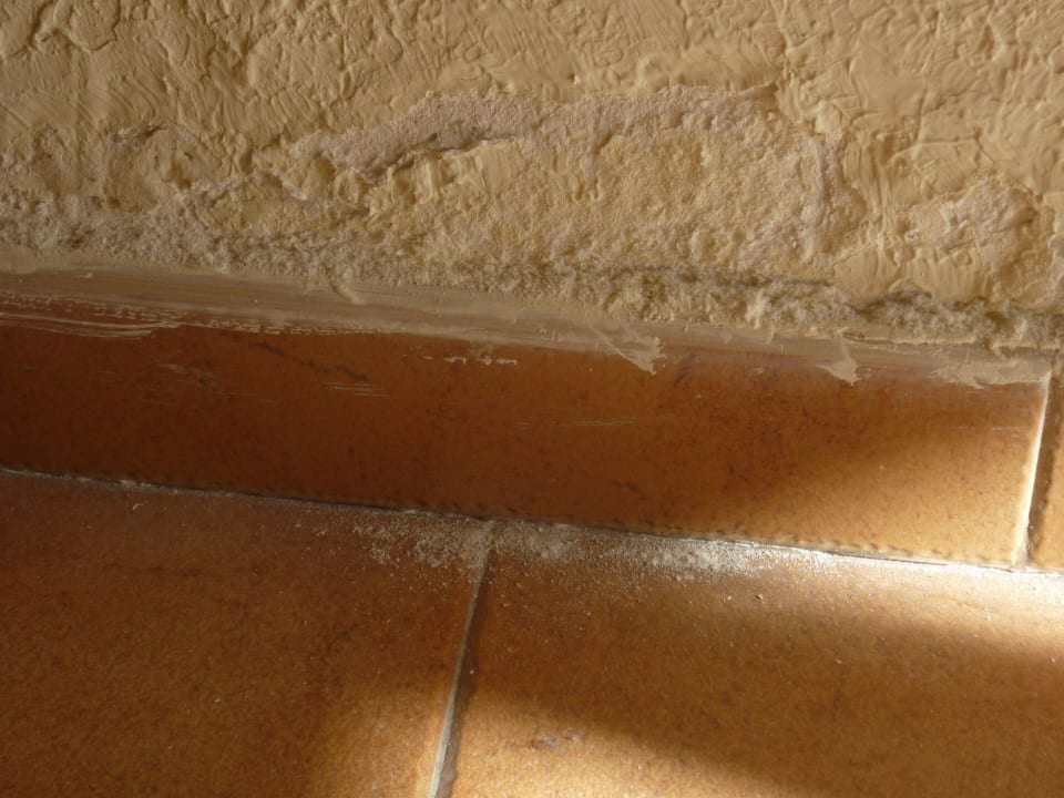 Von den Wänden bröselte es immer wieder leicht... Apartamentos Oasis San Antonio