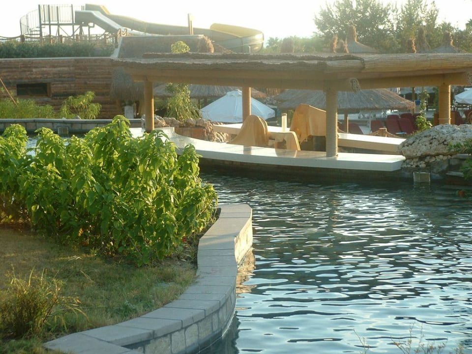 Amazon Waterworld Club Grand Side