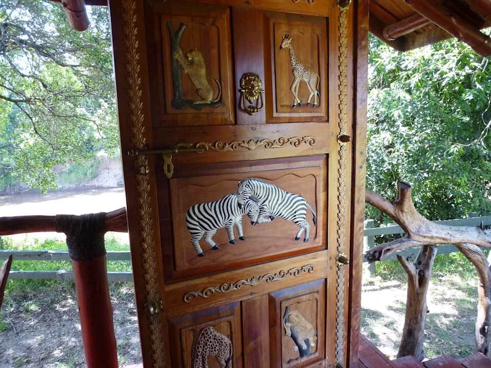 Wunderschöne Einganstür Royal Mara Safari Lodge