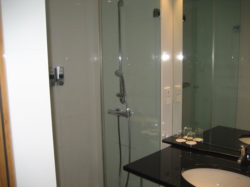 Badezimmer Four Points by Sheraton Panoramahaus Dornbirn