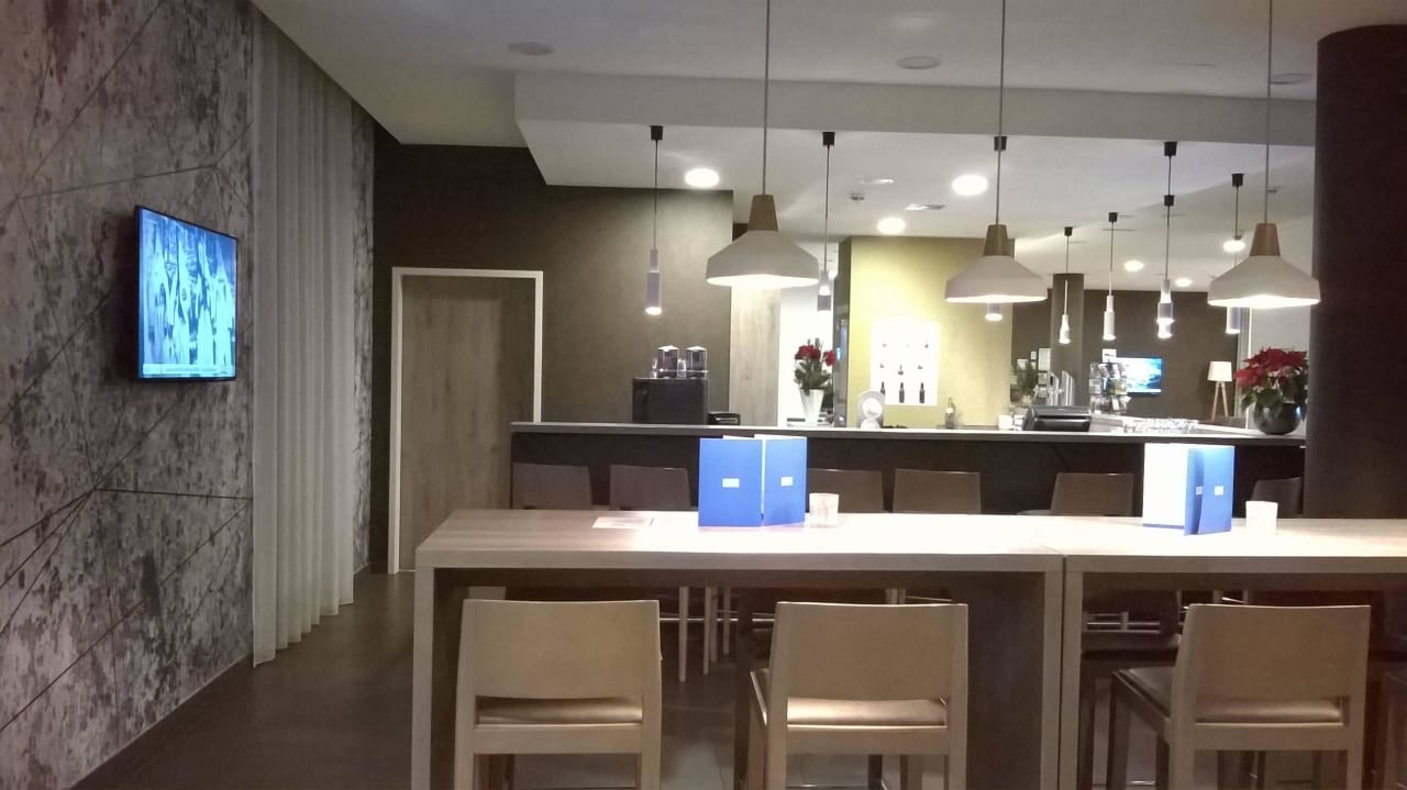 Bar Holiday Inn Express Friedrichshafen