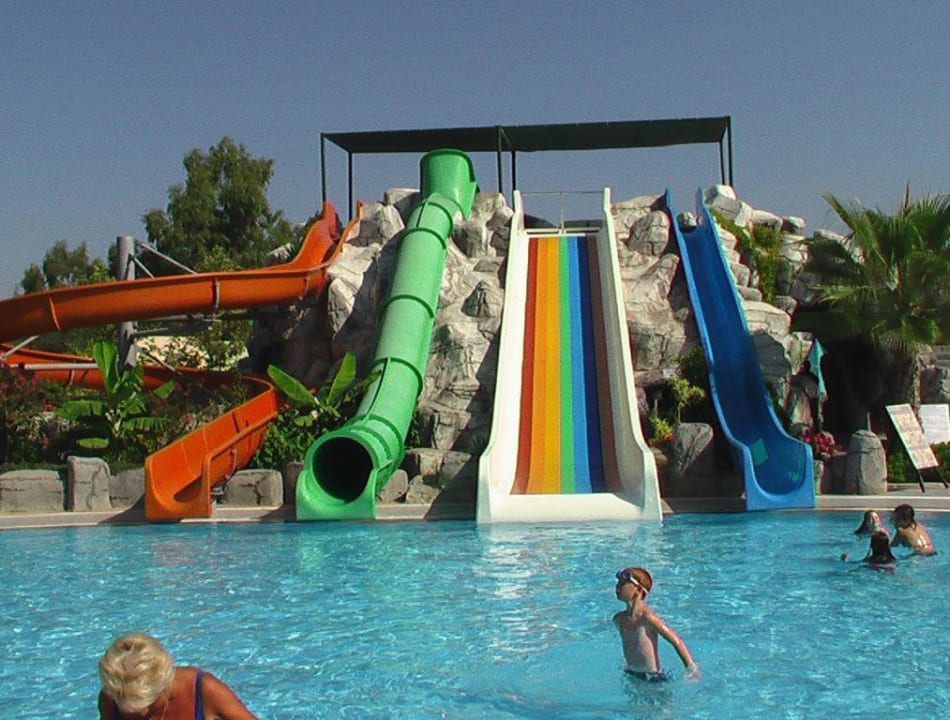 Rutschen im Aquapark VONRESORT Golden Beach