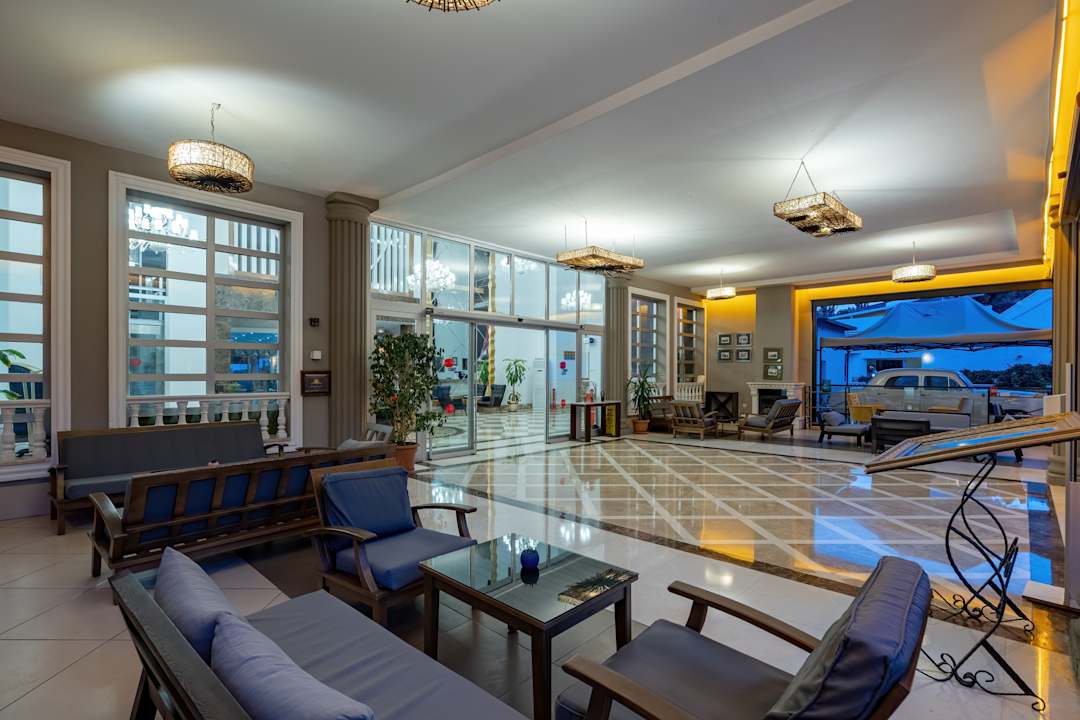Lobby Justiniano Deluxe Resort