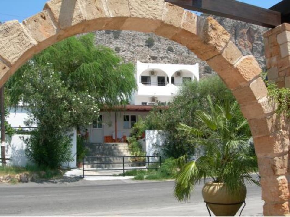 Rooms from the restaurant entrance Apartments Coralli Beach