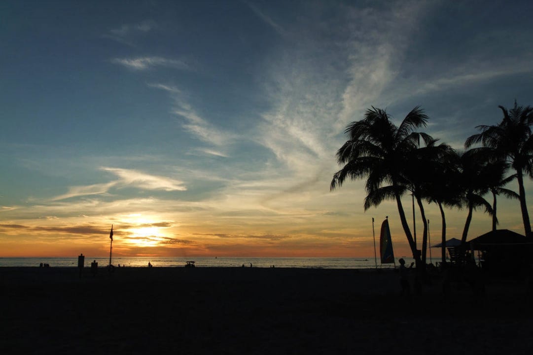 Sonnenuntergang beim Rasa Ria Resort Shangri-La's Rasa Ria Resort & Spa