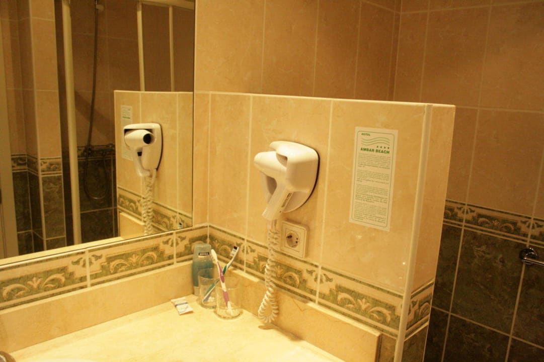 Badezimmer mit Föhn AluaVillage Fuerteventura