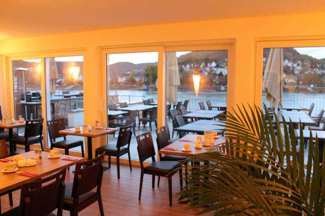 Frühstücksrestaurant mit Rheinblick RheinHotel ARTE
