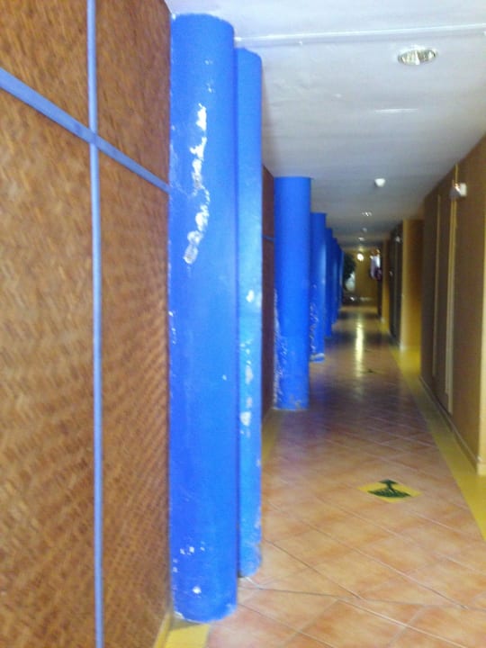 Kaputte Säulen in den einzelnen Stockwerken Club Hotel Drago Park