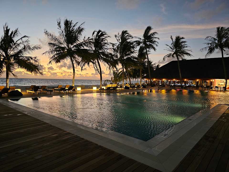 Pool Meeru Maldives Resort Island