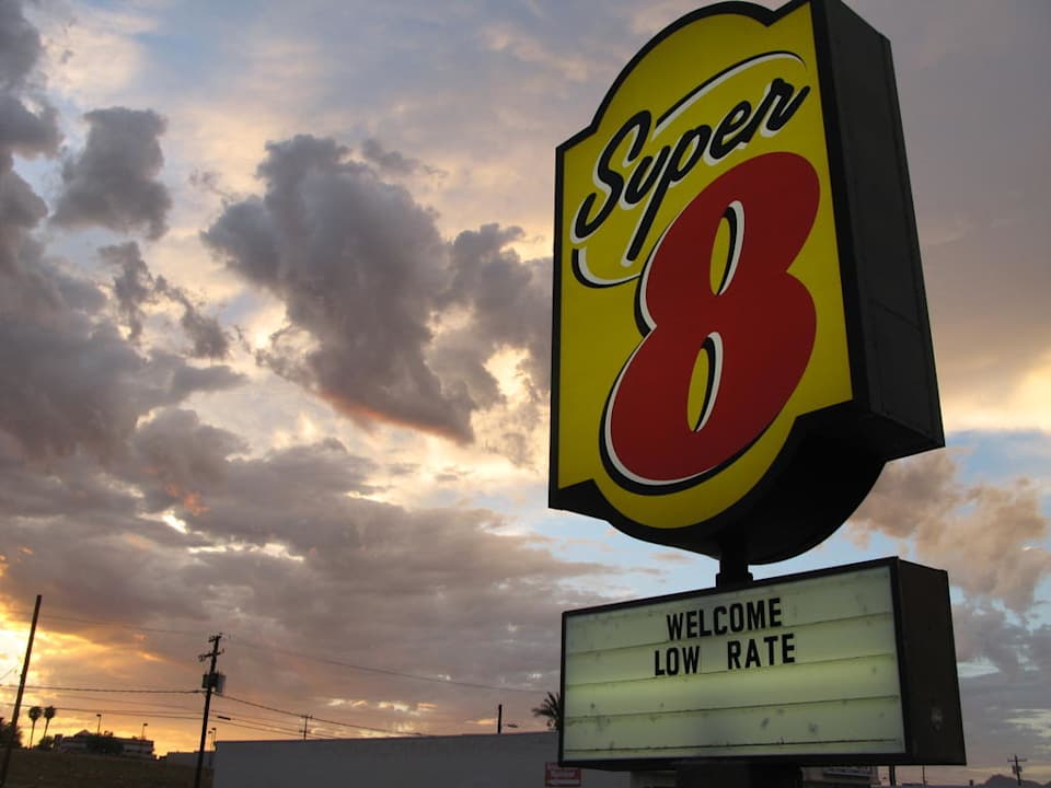 Strassen Reklame Super 8 Motel - Lake Havasu City