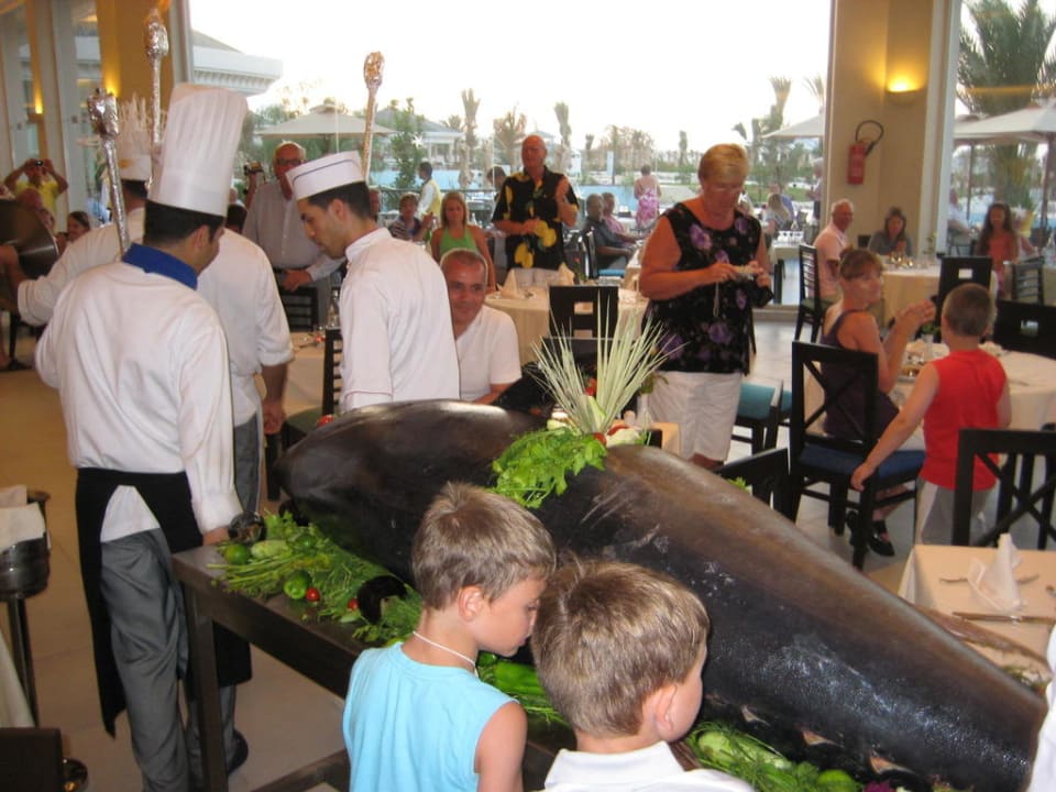 Ein kompletter Thunfisch  Iberostar Selection Royal El Mansour