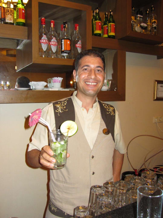 Ibrahim Guler - Kellner an der Puzzelbar Alaiye Resort & Spa