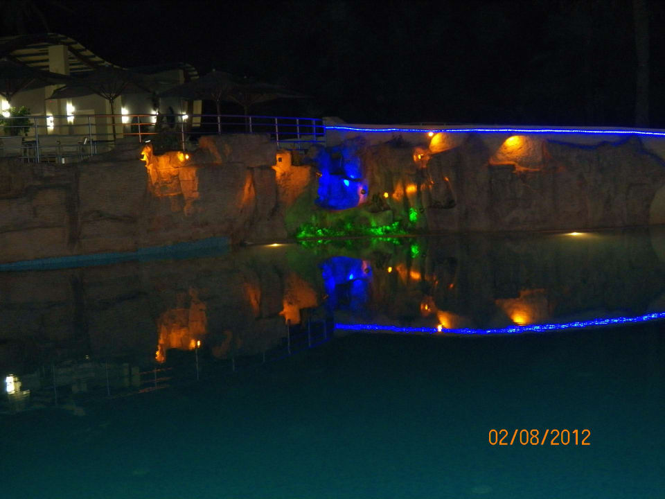 Pool am Abend cool beleuchtet Calimera One Resort Jockey