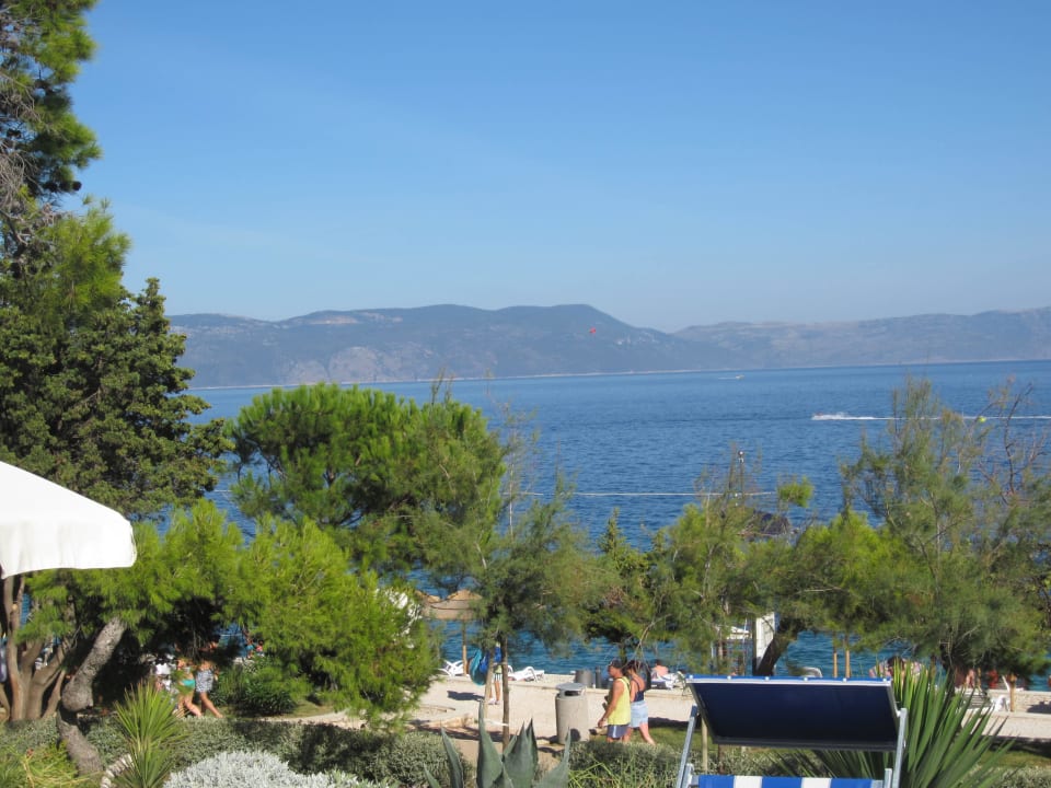 Blick von der Liege (Wiese) Valamar Sanfior Hotel & Casa