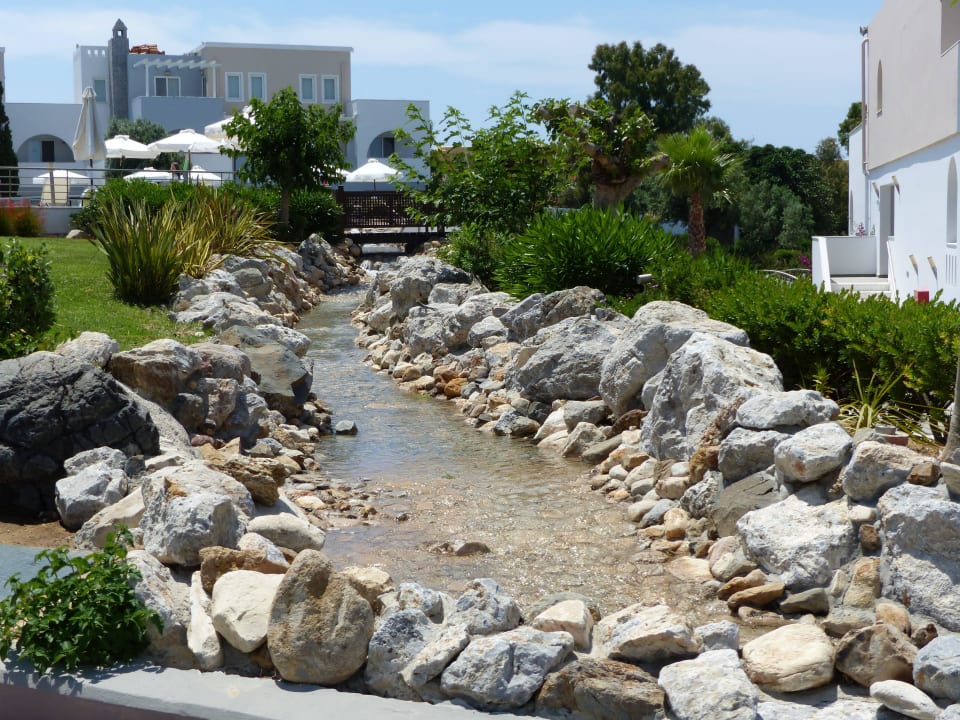 Spaziergang durch die Anlage Atlantica Marmari Palace