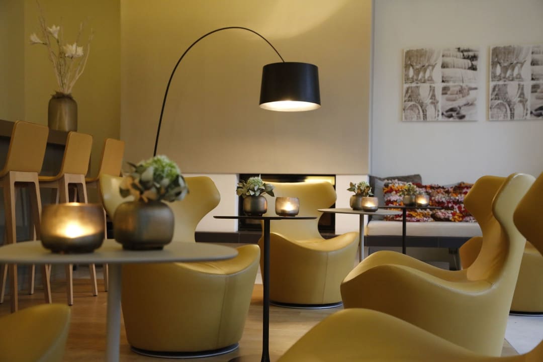 Lobby Weinhaus Henninger Hotel