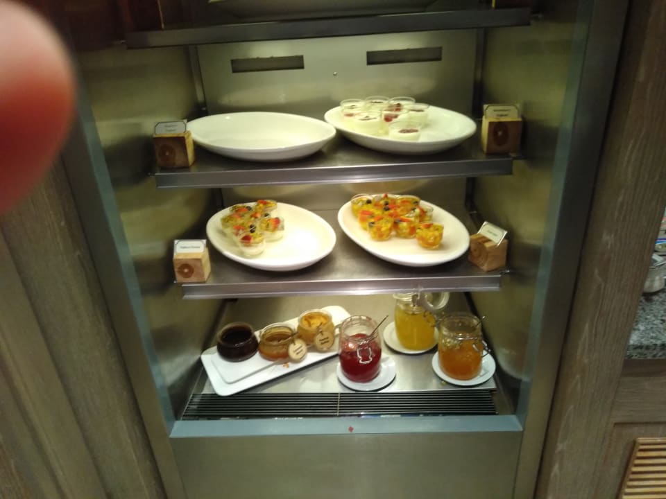 Gastro Woodlands Hotel & Resort