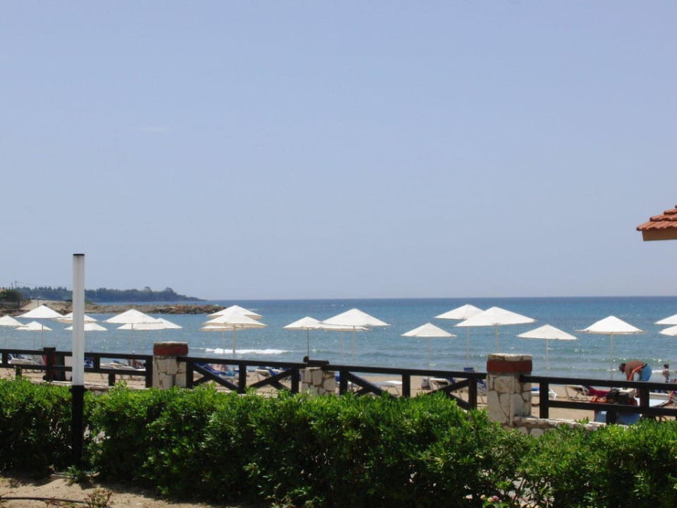 Ausblick vom Pool auf das Meer Aldemar Olympian Village