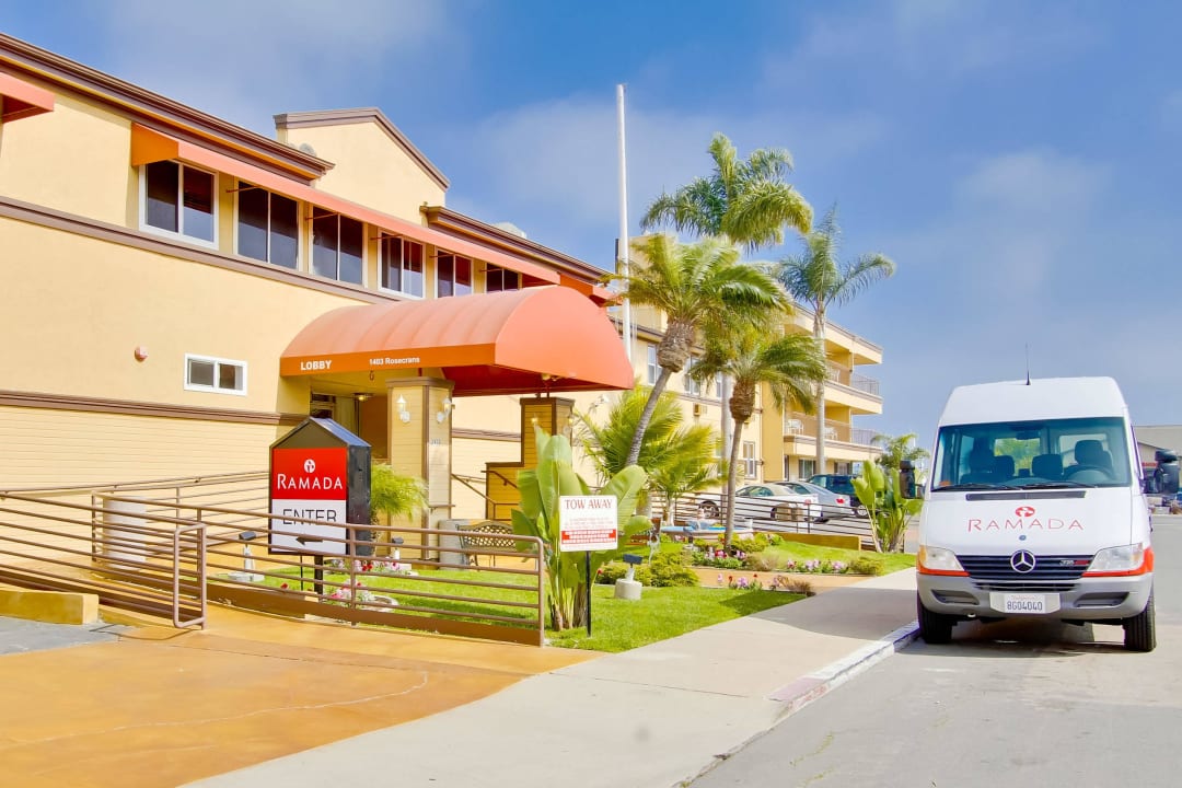 Front Entrance with Shuttle Ramada San Diego Airport