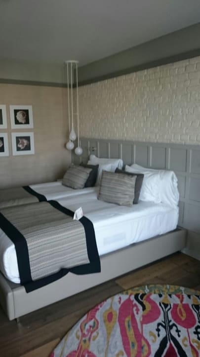 Zimmer Acanthus Cennet Barut Collection
