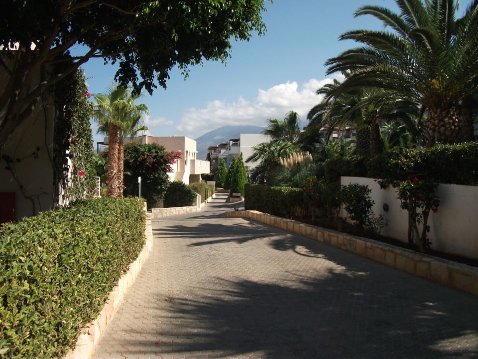 Weg in der Anlage Grand Hotel Holiday Resort