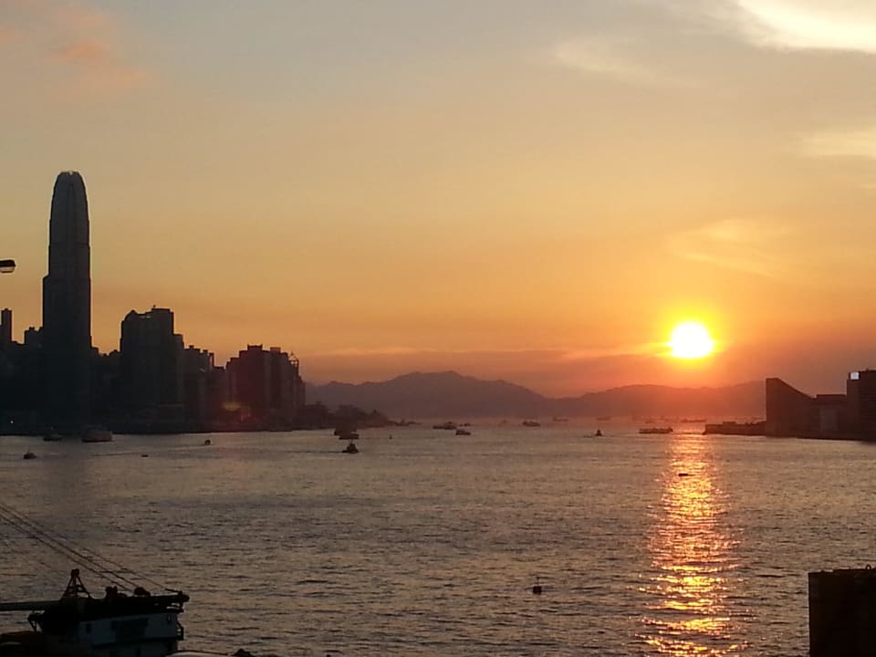 Blick vom Pool Hotel Harbour Grand Hong Kong