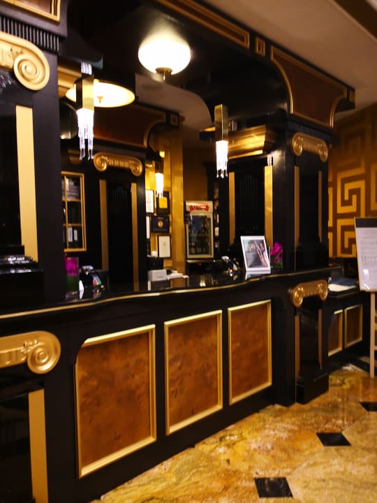 Lobby Hotel Dana Business & Conference