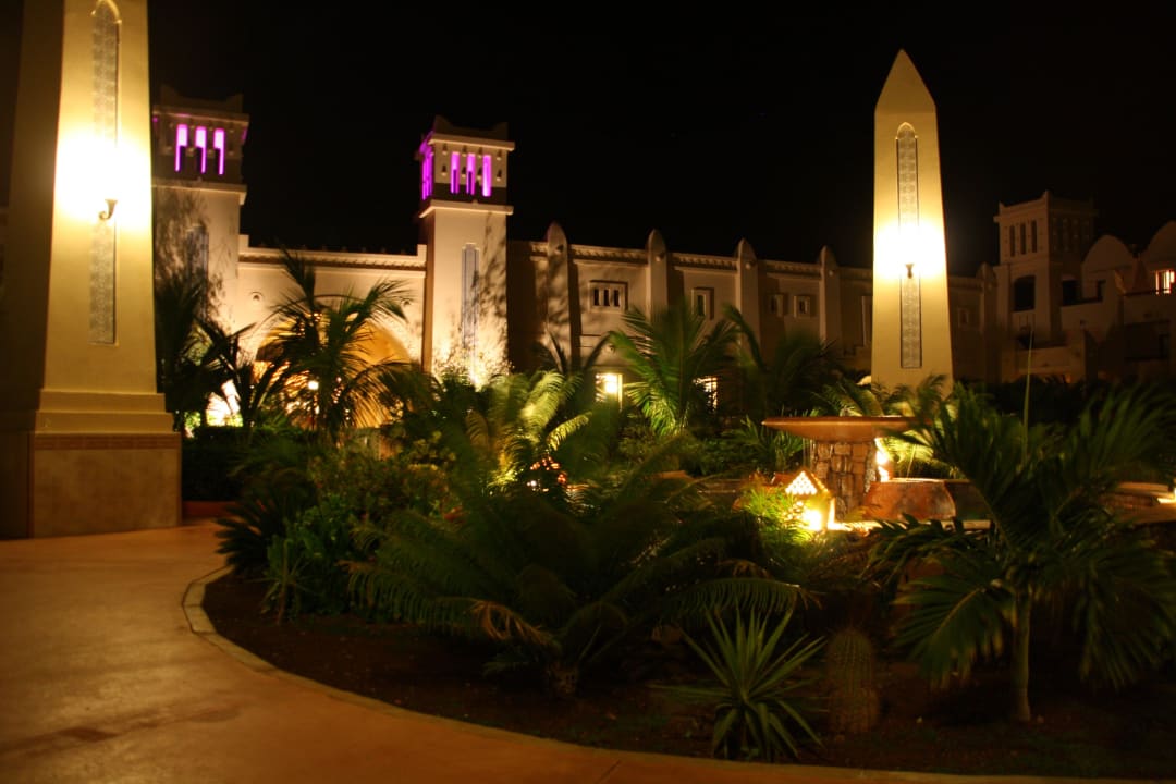 Główna brama do cześci komercyjnej Hotel Riu Touareg