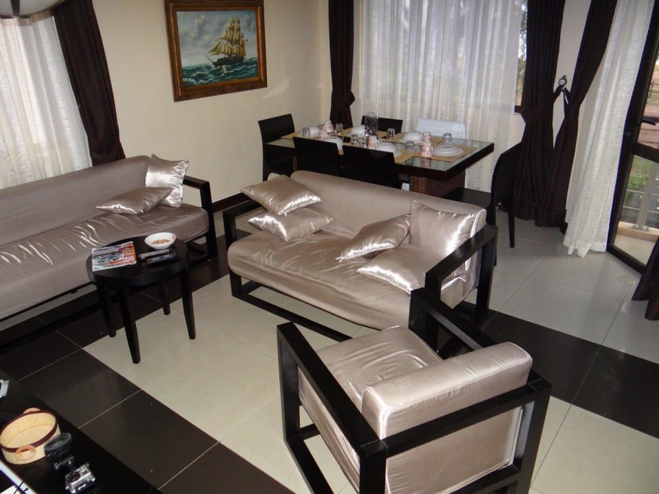 Wohnzimmer mit Essecke Sea Villa Resort & Spa