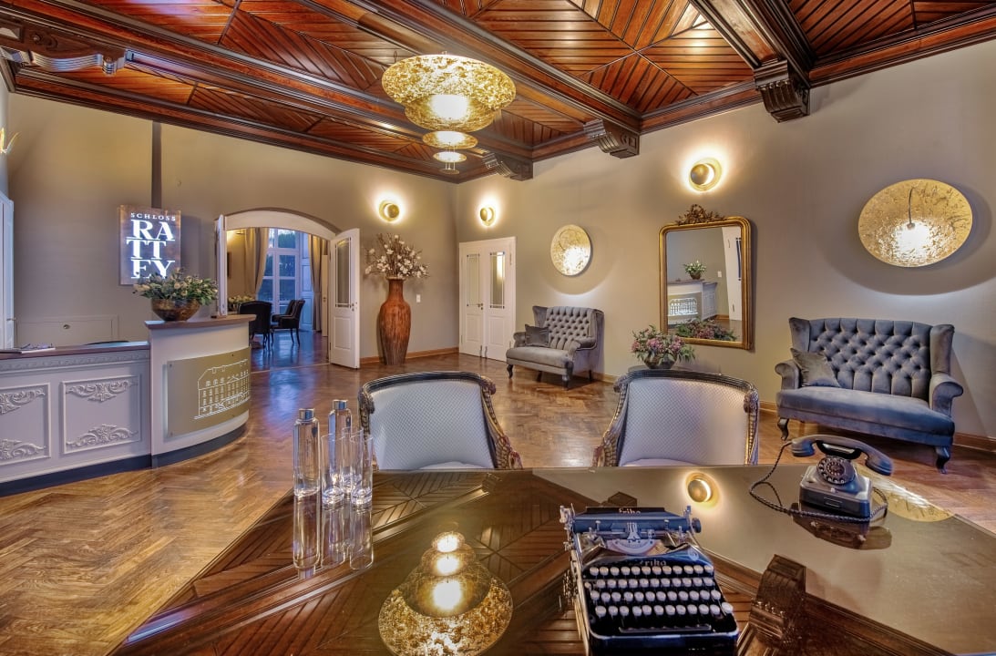 Lobby Schloss Rattey