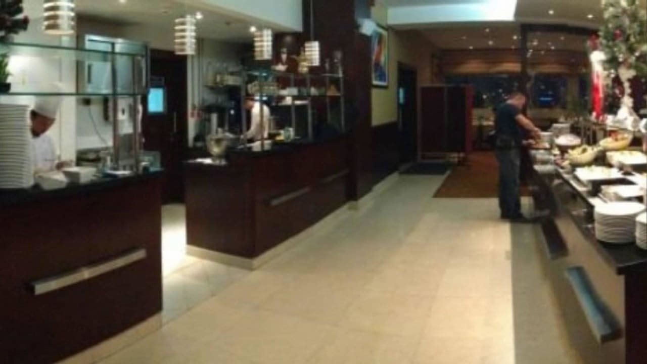 Restaurant Two Seasons Hotel & Apartments