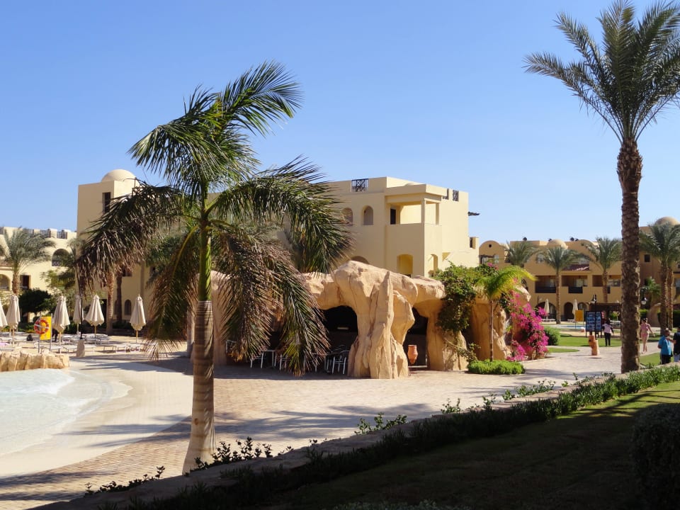 Бар в шаговой доступности Stella Garden Resort & Spa, Makadi Bay