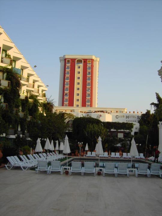 Neuer und alter Hotelkomplex Hotel Club Sera