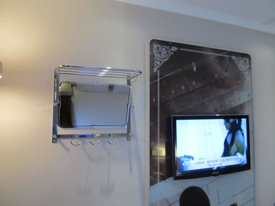 TV & Ablage TITANIC Comfort Berlin Mitte