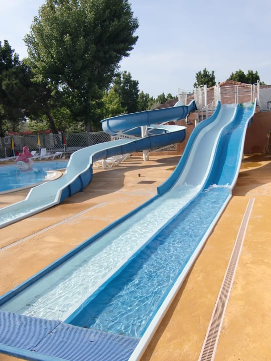 Wasserrutschen neben dem Kinderbecken Camping & Bungalows La Marine