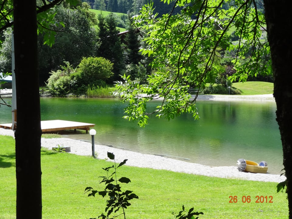 Der hoteleigene Badesee POST Family Resort