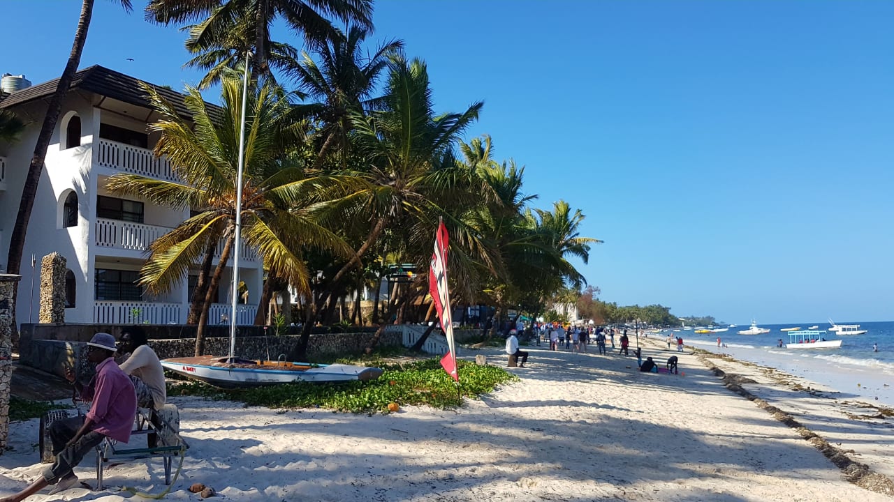 Strand Travellers Beach Hotel & Club