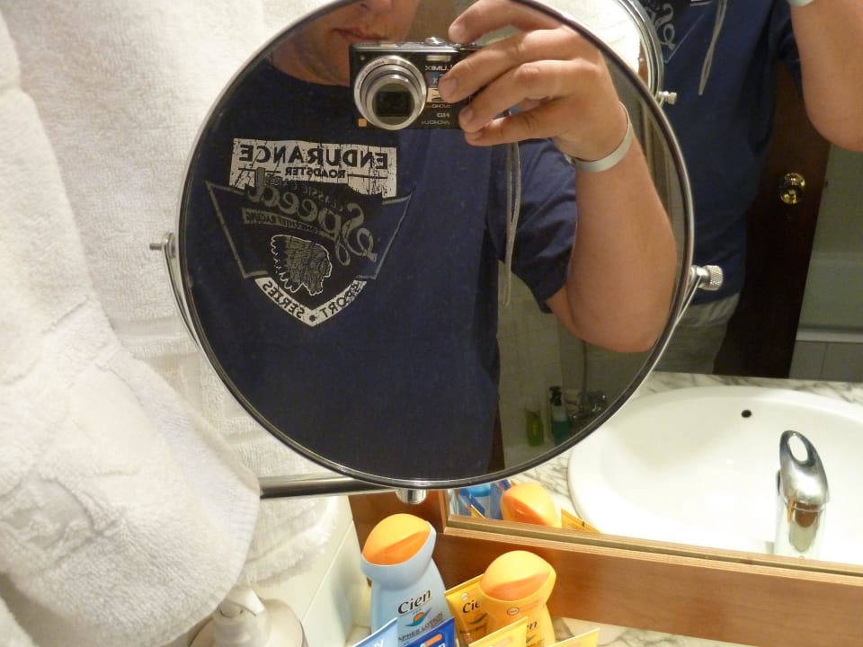 Kosmetikspiegel voller Dreck VIVA Eden Lago