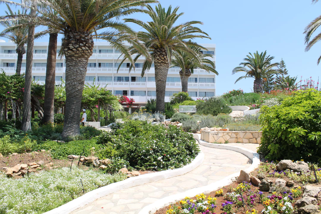 Weg von Strand zum Hotel Hotel Nissi Beach Resort