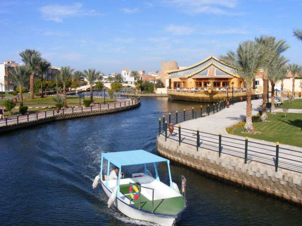 Lagune mit Shuttleboot Pickalbatros Dana Beach Resort - Hurghada
